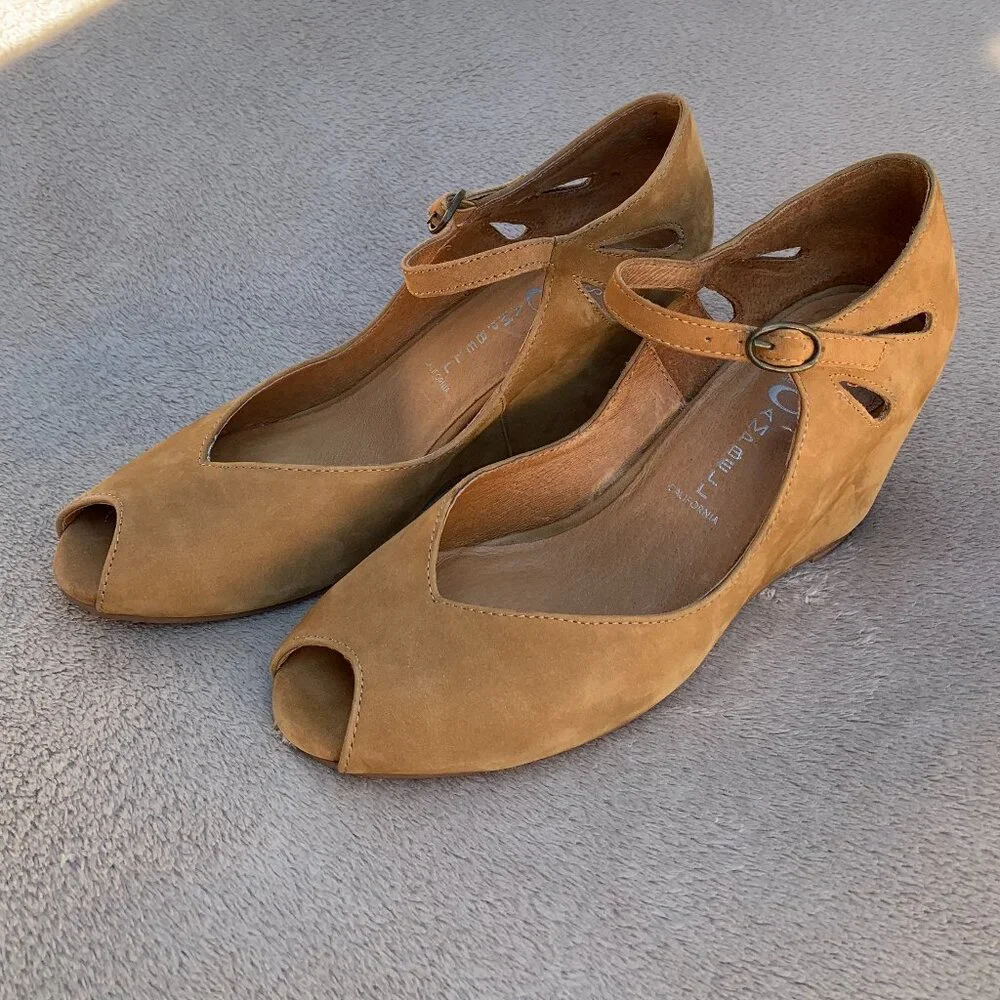 Jeffrey Campbell Regina Hanava Suede Peep Toe Hidden Wedges Sz8
